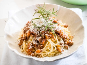 Μακαρόνια με αυθεντική σάλτσα μπολονέζ