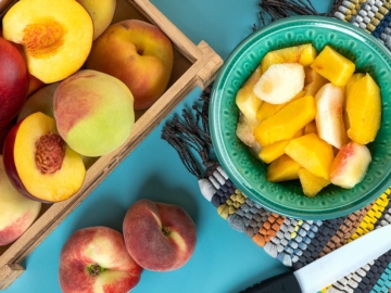 Ροδάκινα, τώρα στα μέσα του καλοκαιριού ξεκινάει η σεζόν τους