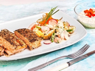 Σολομός ψητός με λαχανικά και σάλτσα ταρτάρ