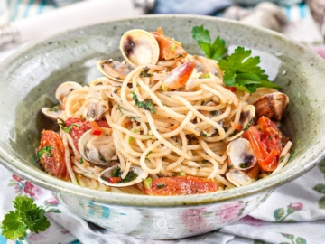 Μακαρόνια µε αχιβάδες (Spaghetti alle Vongole)