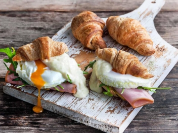 Croque Madame με κρουασάν