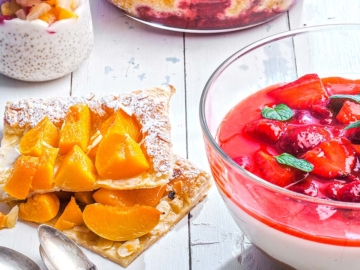 6+1 εύκολα οικονομικά γλυκά με καλοκαιρινά φρούτα