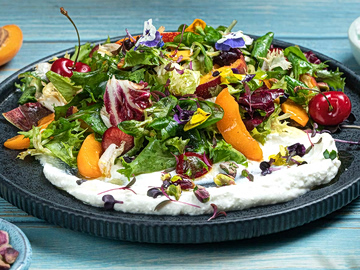 Σαλάτα πανδαισία με καλοκαιρινά φρούτα