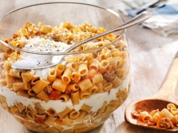 Κοφτό μακαρονάκι με κιμά και γιαούρτι