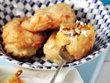 Kολοκυθοανθοί γεμιστοί με τυρί