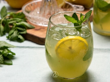 Σπιτική λεμονάδα