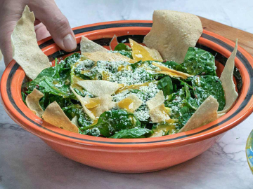 Σαλάτα σπανακόπιτα με φέτα