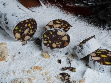 Κορμός με κουραμπιέδες που περίσσεψαν