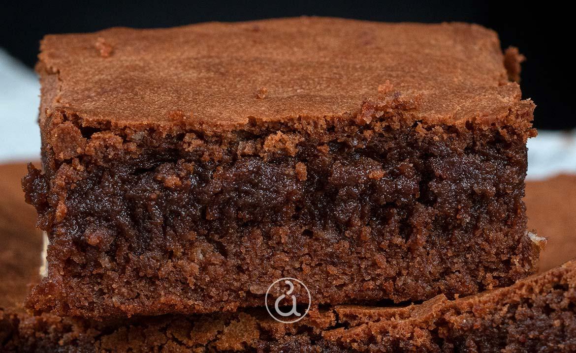 Όλα τα μυστικά για τα καλύτερα brownies με υγρή σοκολάτα