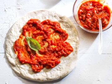 Βασική σάλτσα ντοµάτας για πίτσα