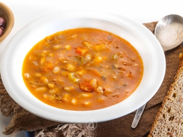 Φασολάδα με λουκάνικο