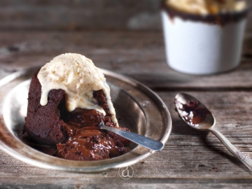 Σουφλέ υγρής σοκολάτας με μπισκότα