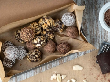 Τρουφάκια σοκολάτας με αμύγδαλο