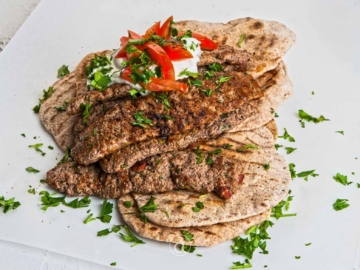 Κεμπάπ με σπιτικές πίτες ολικής