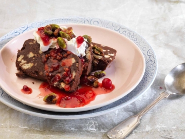 Βελούδινη Μαρκίζ με ρούμι και κόκκινα φρούτα