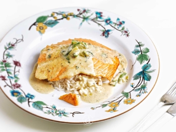 Σολωμός με σάλτσα τυριού