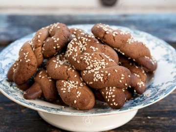 Νηστίσιμα κουλουράκια μπύρας με κανέλα