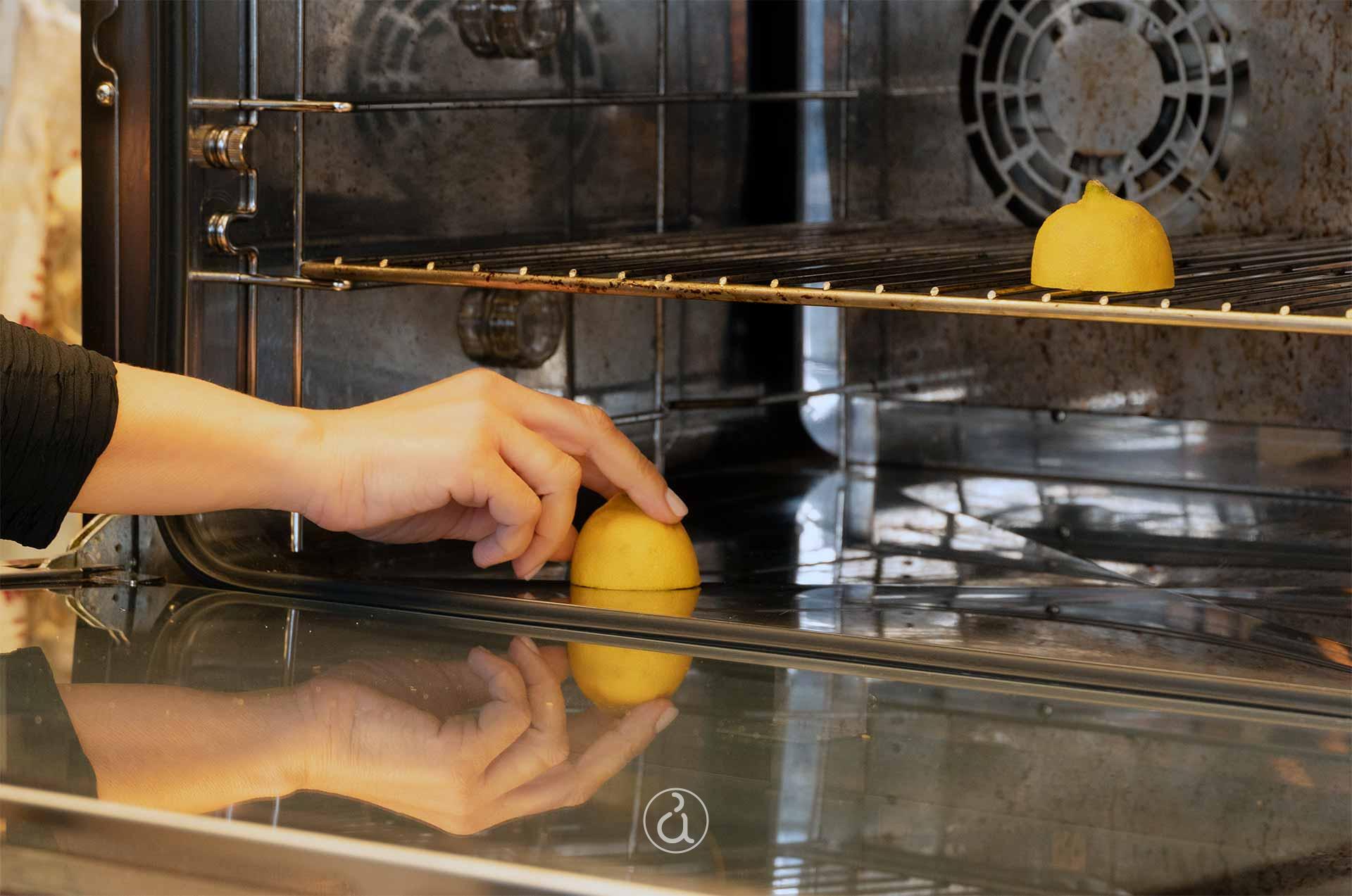Πώς να καθαρίσω το φούρνο με λεμόνι