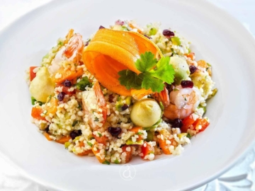 Σαλάτα με πλιγούρι, γαρίδες και ταχίνι