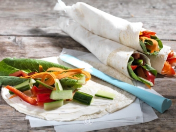 Τορτίγια με λαχανικά και τυρί κρέμα