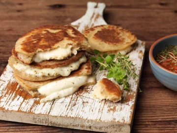 Αλμυρές τηγανίτες σαν πίτσα