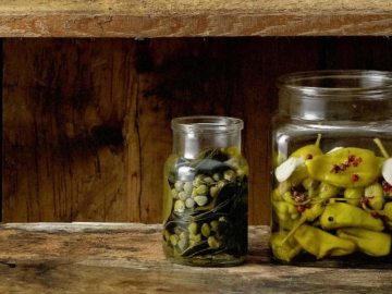 Καυτερές πιπεριές τουρσί