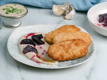 Μπακαλιάρος φιλέτο με βελούδινη σκορδαλιά και ψητά παντζάρια