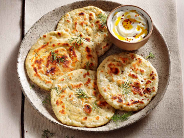 Πιτάκια με γιαούρτι και αλεύρι