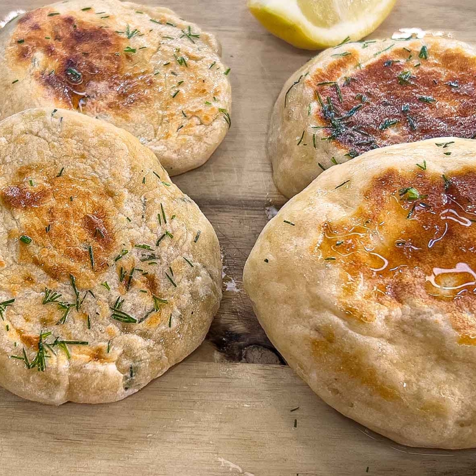 Πιτακια με γιαούρτι και αλεύρι