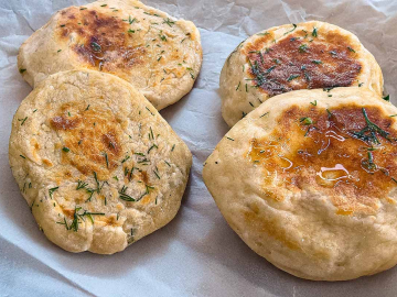 Πιτάκια με γιαούρτι και αλεύρι