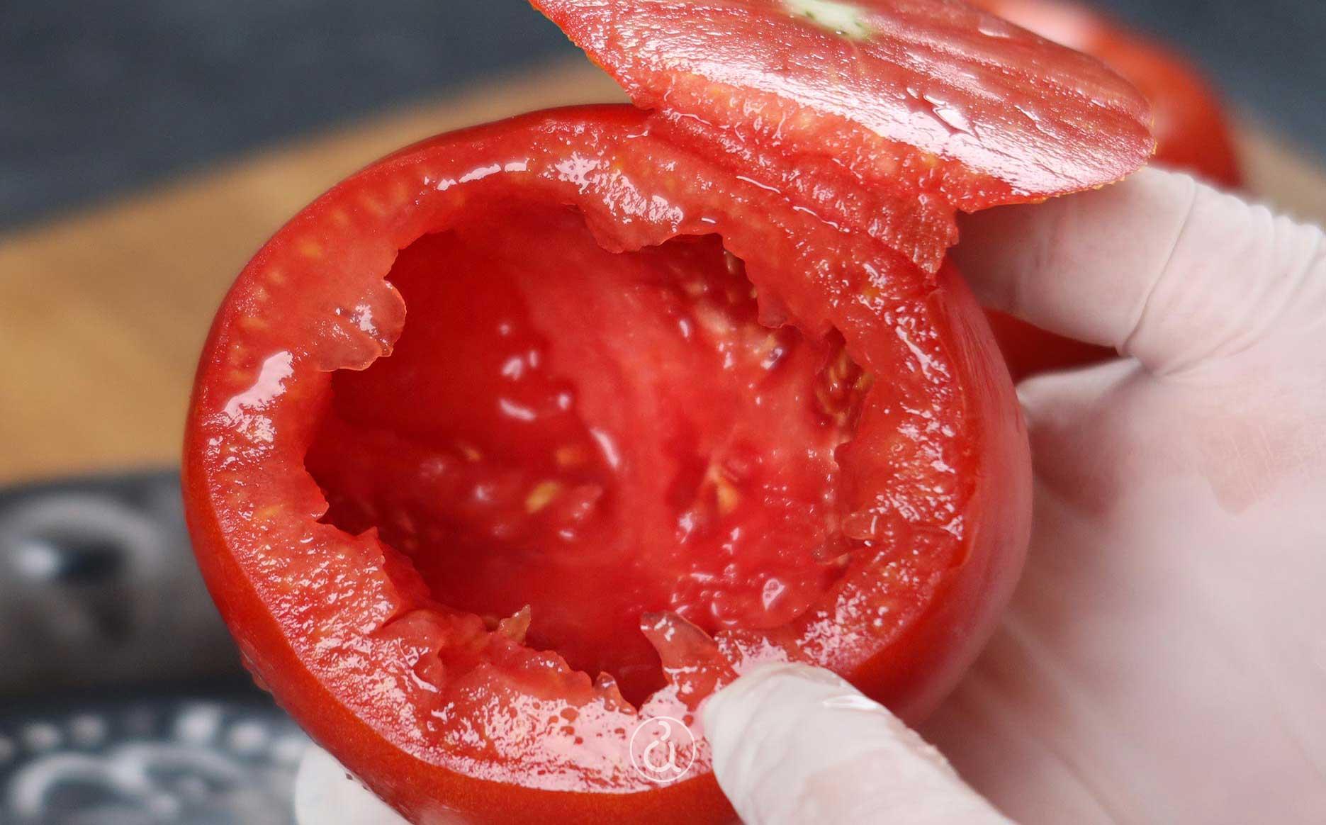 Πώς να αδειάσεις σωστά τις ντομάτες για γεμιστά