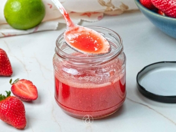 Κρύα σάλτσα φράουλα με βότκα