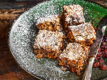 Σταφιδόπιτα νηστίσιμη σιροπιαστή