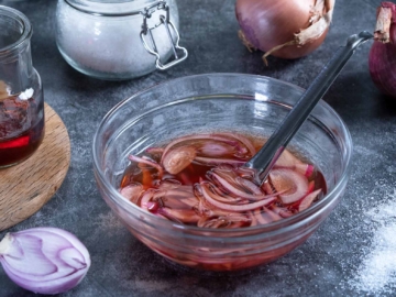 Γρήγορο τουρσί κρεμμύδι