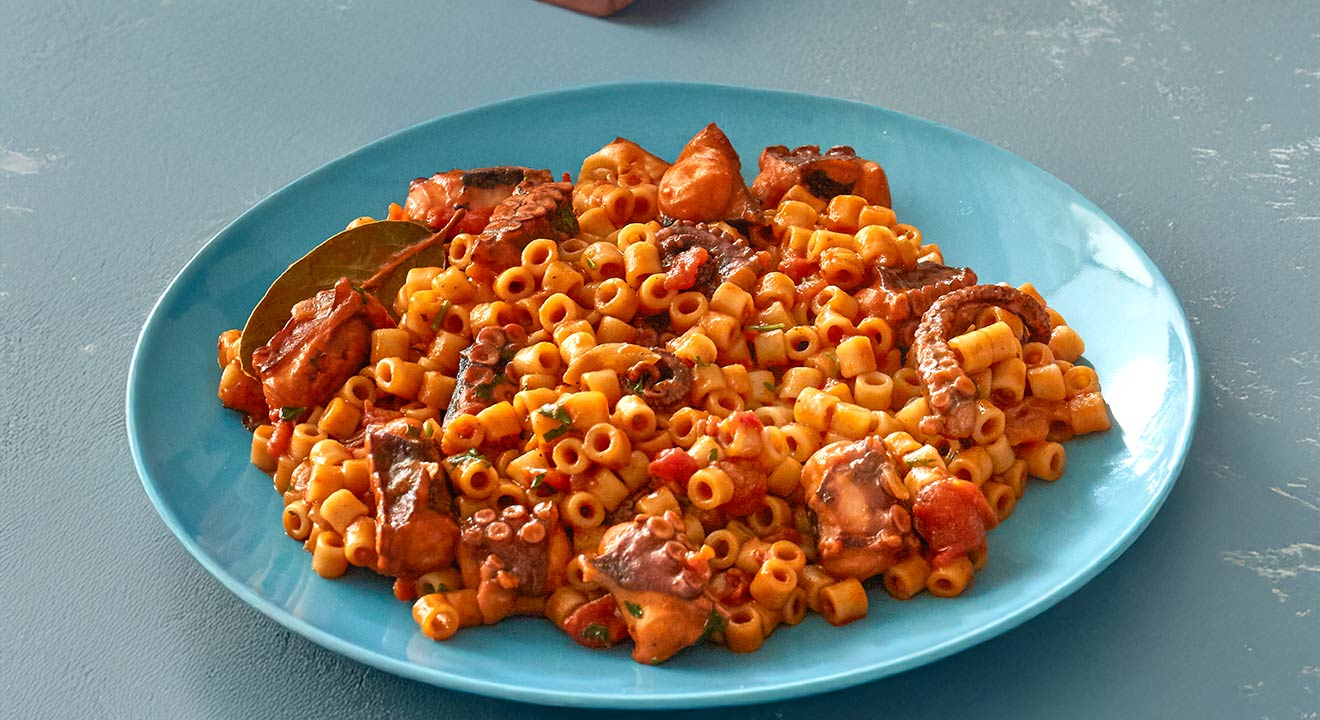 χταπόδι με κοφτό μακαρονάκι - χταπόδι με κοφτό μακαρόνι - χταπόδι με μακαρονάκι