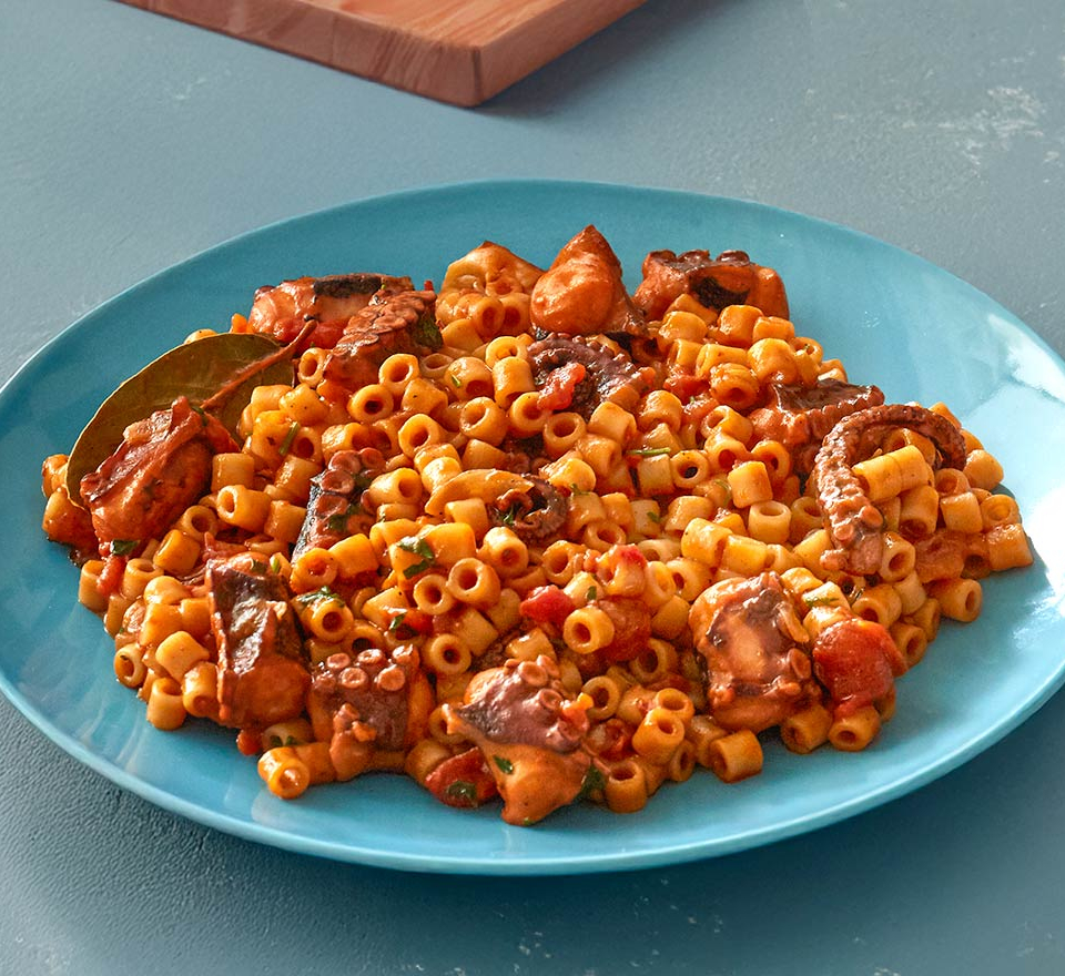 χταπόδι με κοφτό μακαρονάκι - χταπόδι με κοφτό μακαρόνι - χταπόδι με μακαρονάκι