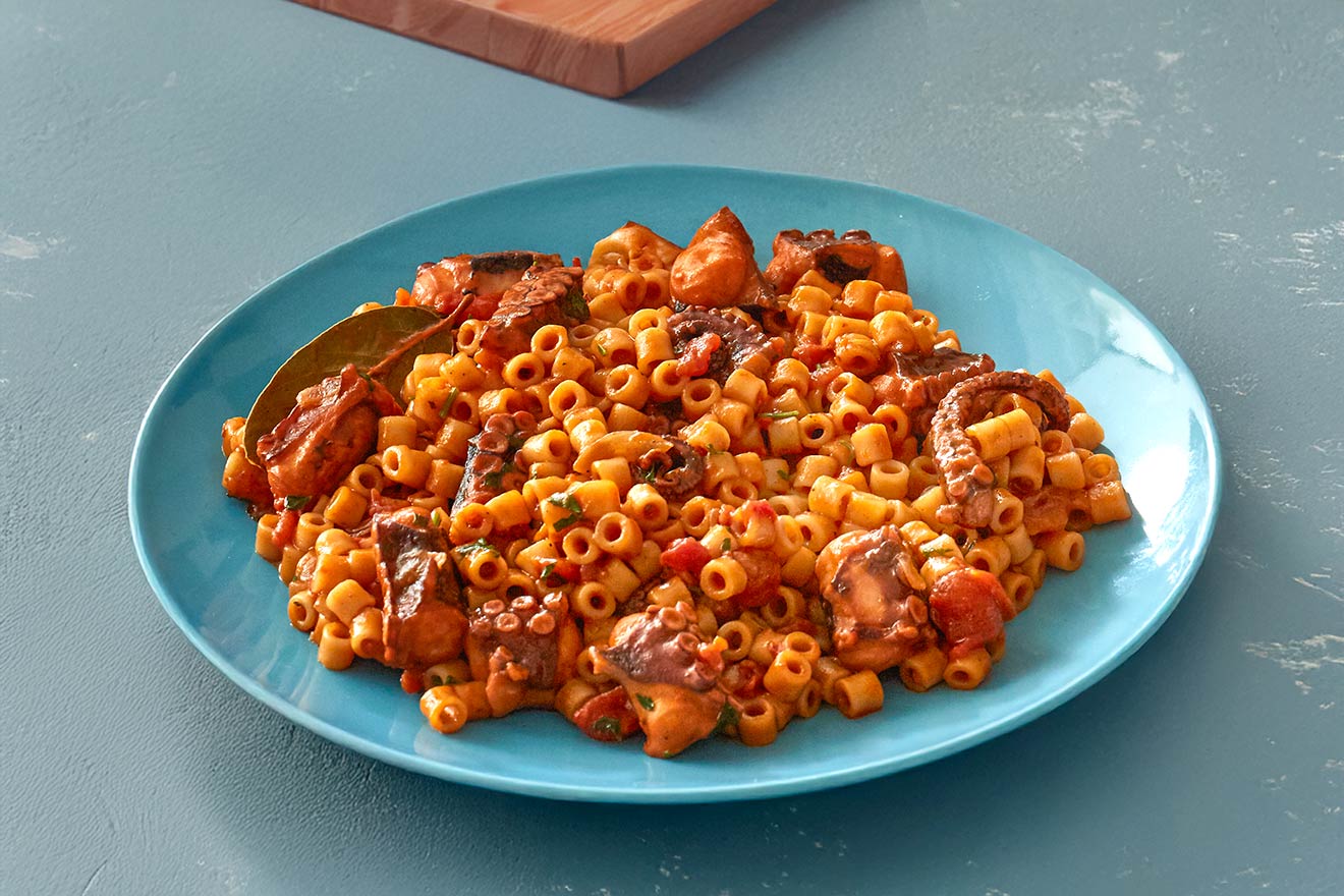 Χταπόδι με κοφτό μακαρονάκι