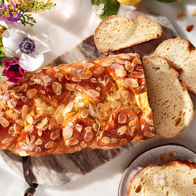 Εύκολα τσουρέκια χωρίς ζύμωμα