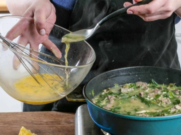 Μαγειρίτσα, η κλασική σούπα του Πάσχα