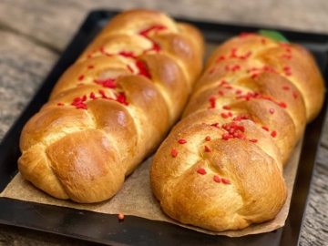 Τσουρέκια με μέλι