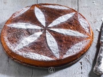 Αφράτη αμυγδαλόπιτα κέικ