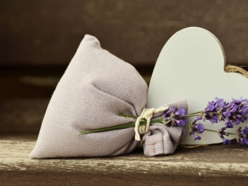 Αρωματίστε φυσικά τις ντουλάπες σας και κρατήστε το σκόρο μακριά