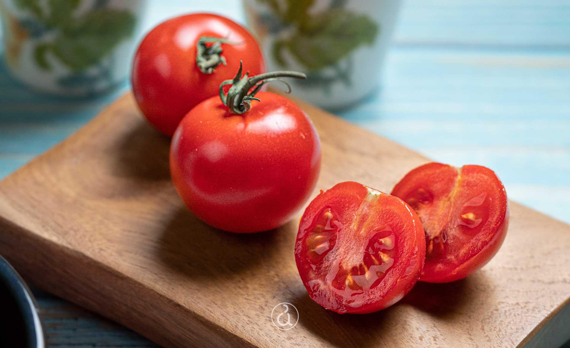 Ντομάτα: οι ποικιλίες, οι χρήσεις της και τα διατροφικά της στοιχεία
