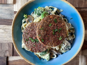 Μακαρονάδα vegan alfredo με μανιτάρια