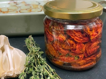 Ντοματίνια και ντομάτες κονφί (confit)
