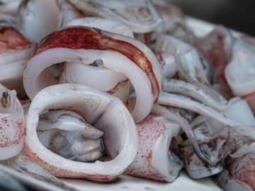 Learn: How to clean calamari