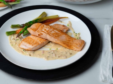 Σολομός με κρεμώδη σάλτσα