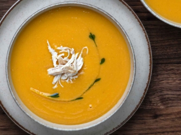 Σούπα βελουτέ με κοτόπουλο και τραχανά