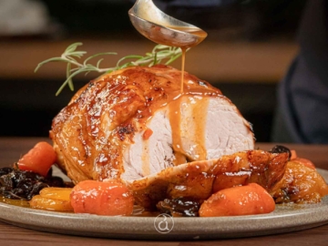 Ρολό χοιρινό στο φούρνο με πουρέ ογκρατέν