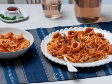 Καλαμαράκια με μακαρόνια